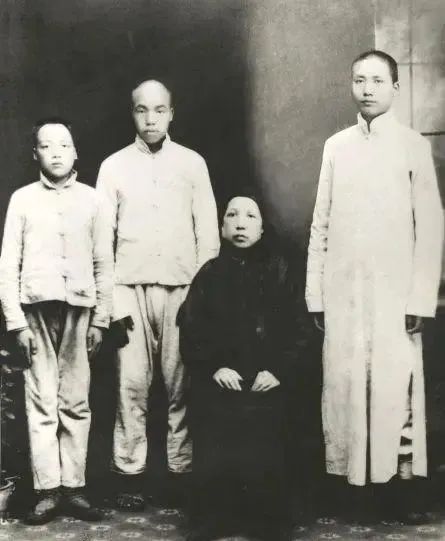 DƬ